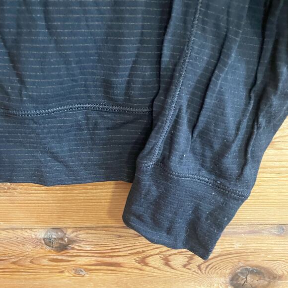 Lululemon Gray lightweight Long sleeve - Picture 3 of 8